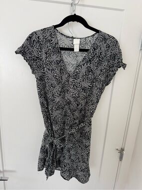 H&M Black and White Floral-Print Mini Wrap Dress size 10